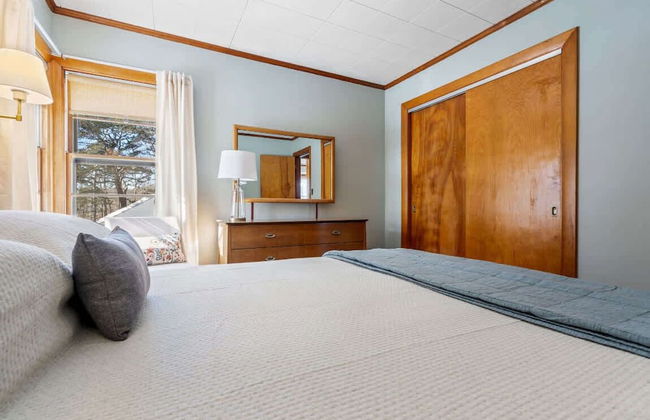 Bayview Beach Cottage For 4! - Photo 3