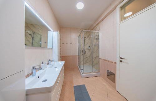Zagreb 265 & 266 - 3 Bedroom Apartment & 2 Bedroom Apartment - City Centre - Flexible Keybox Entry - Monthly Rent - Modern - Photo 49