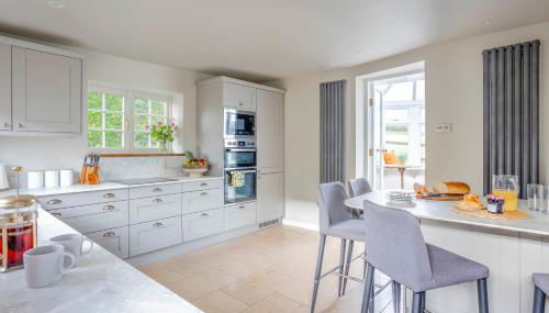 Wisteria View with hottub & cabin sleeps 20 - Foto 2, stove, pet friendly, minibar