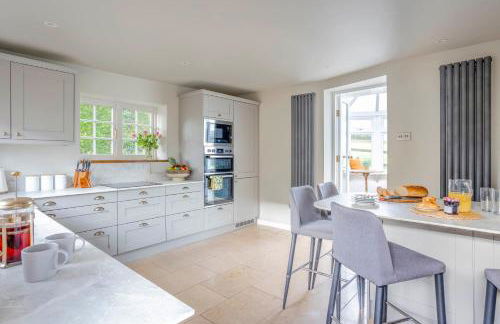 Wisteria View with hottub & cabin sleeps 20 - Foto 2