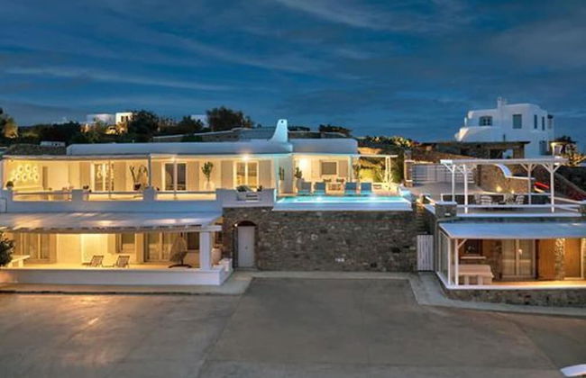 Stunning Villa With Panoramic View - Photo 43