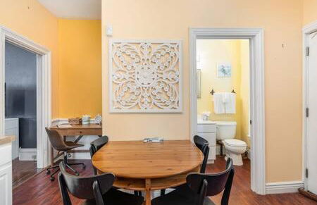 Downstairs 2 Bedroom Apt- Pet Friendly- walking distance to beach & shops - Foto 9