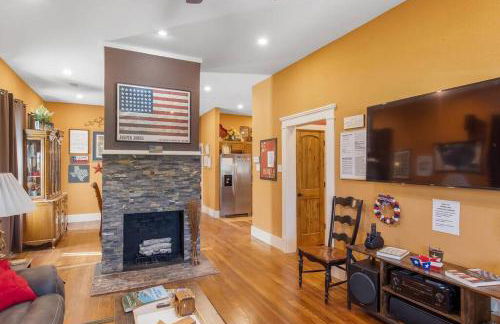 Stockyards-3/4 mile away!-Sleeps 8-Americana House - Foto 25