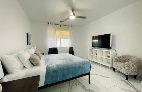 Gorgeous Abode 3 Bedrooms Hide-out in Mesa - Photo 52