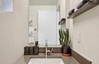 Cozy DT Bellevue Apt | Fast Wi-Fi & Free Parking - Foto 42