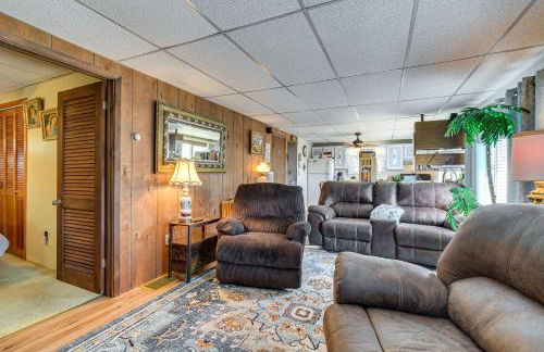 Waterfront Wolcott Vacation Rental with Deck and Views - Foto 7