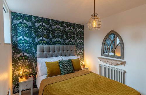 Luxury Chapel Apartment within City Walls - Photo 12