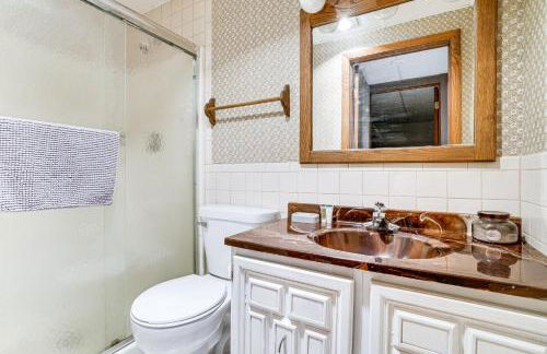 Love Lake Retreat with Hot Tub in New Richmond! - Foto 24