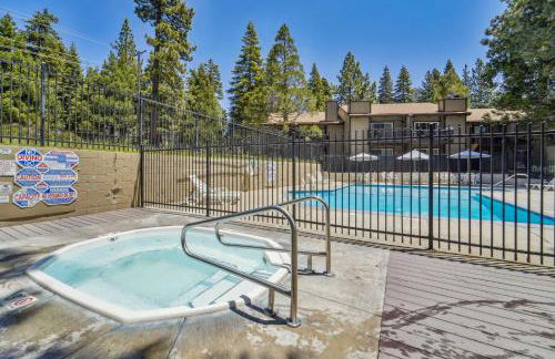 10 Mi to Palisades Tahoe! Condo with Game Room - Foto 3