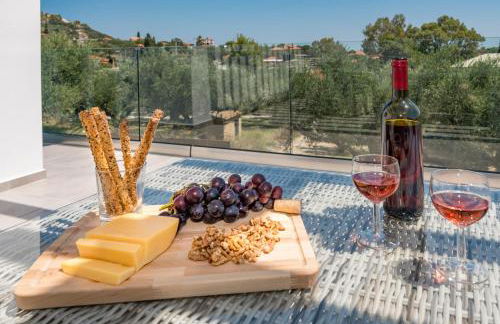 Maridenia Villa - Family Escape with Private Pool, by ZanteWize - Foto 9