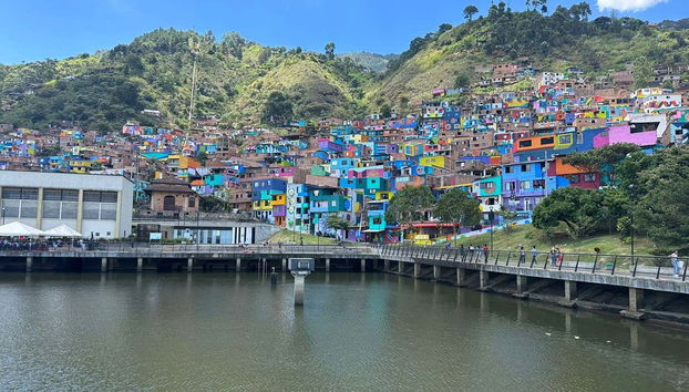 Casas de colores en la Comuna 3 Manrique