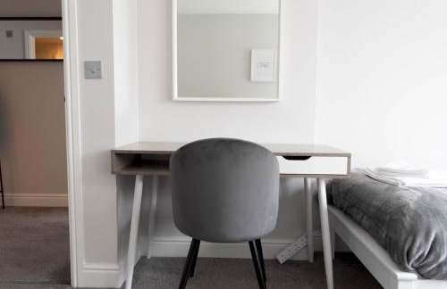 Lovely, comfortable 2-bed Braehead - free parking - Pass the Keys - Foto 6