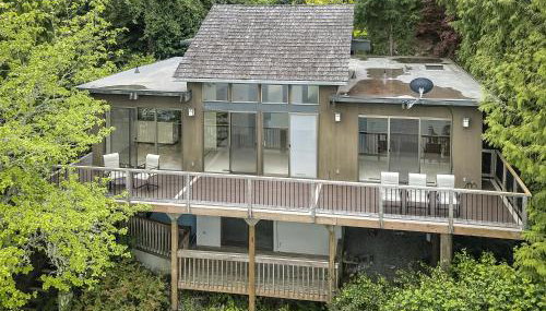 PNW MCM 155ft Private Waterfront Gem on Raft Island with Hot Tub - Foto 5