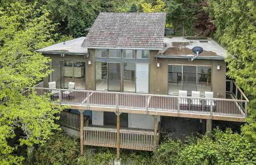 PNW MCM 155ft Private Waterfront Gem on Raft Island with Hot Tub - Foto 5