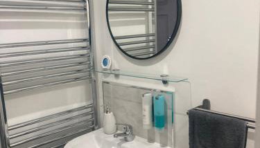 Lancing Apartments - Spacious 2 Bed - Sleeps 6 - Burnham Village - Foto 5