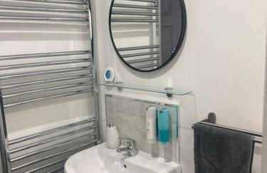 Lancing Apartments - Spacious 2 Bed - Sleeps 6 - Burnham Village - Foto 5