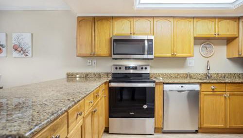 Breakers West C1 2 Bedroom Condo by RedAwning - Foto 3