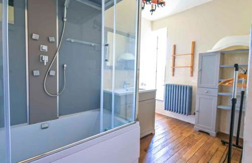 La Breteche-Le château et les dépendances - Photo 22