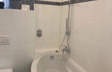 Moderne 4 Zimmer Apartment mit Bergblick Stadtzentrum Contactless Check-in - Foto 69