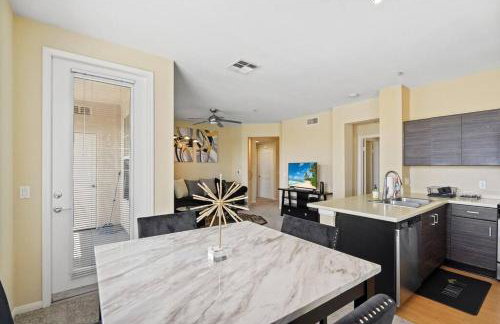 Luxury 2BR/2BA! 5 MIN to Disney! - Photo 31