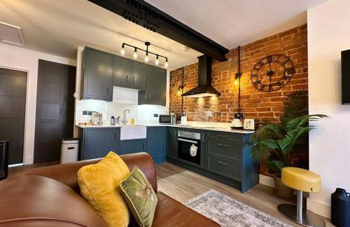 Urban Chic- Stylish Flat in the Heart of St Albans - Photo 3