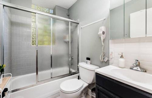 Beautiful 6BR 2 Kitchens Duplex By StayStLouis - Foto 24