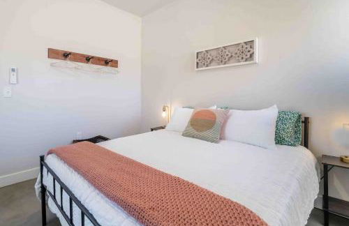 Morrison Getaway - 2BR House BBQ Free Parking - Foto 16