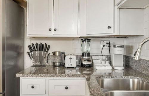 Gorgeous Beachside Bliss Ocean View Walk2Strand - Foto 26