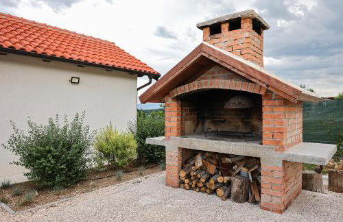 Villa Ena with Pool & Jacuzzi - Photo 21