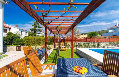 Home Away From Home with a heated pool - Foto 13