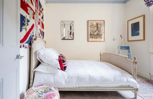 Exquisite Designers Abode - Photo 10