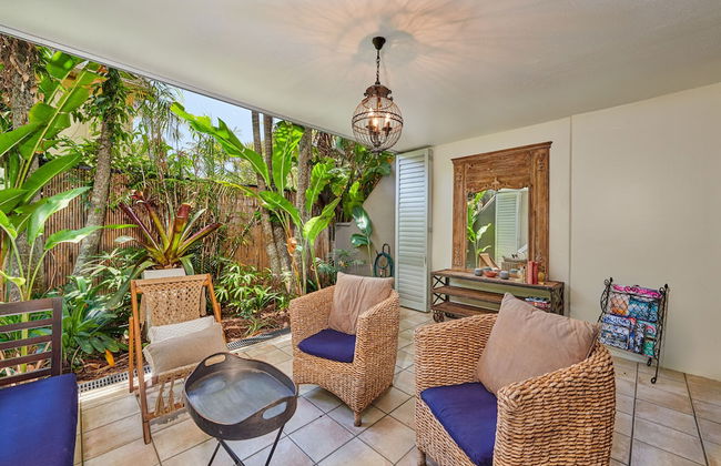 Julians Apartments - Photo 39