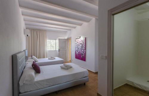 Villa Savines is a luxury villa close to Ibiza Town and Playa Den Bossa - Foto 9