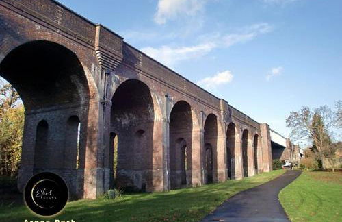 Modern 2BR Apartment Perfect for Remote Work - Foto 38