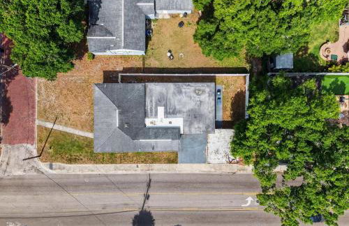 Newly Renovated | Minutes to Riverwalk & Beaches | Tampa Heights - Foto 61