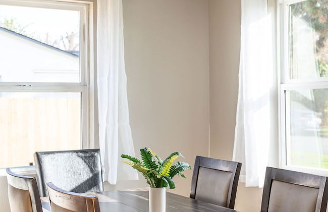 Luxury Modern Retreat w Spacious Yard Premium Comfort - Foto 45