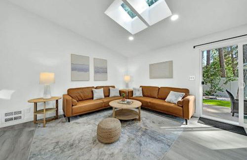 HUGE Modern Family Home- Modern, Fully Stocked, Weekly Savings - Foto 10