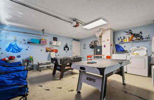 Wheelchair accessible Lakeview 4BR house with pool spa themed rooms game room - Foto 3