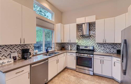 Off the hook in Austin with Chic 2BR Retreat plus Firepit - Foto 9