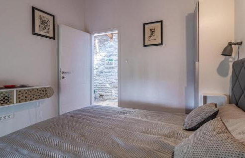 Gorgeous Home In Kresini With Wifi - Photo 23