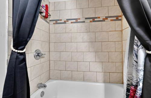 Beautiful 'Rose Themed' Loft Near Downtown Detroit apts - Foto 25