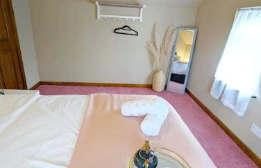 3-Bed, Sleeps 6, 1 Bath, Parking, WiFi - Foto 19