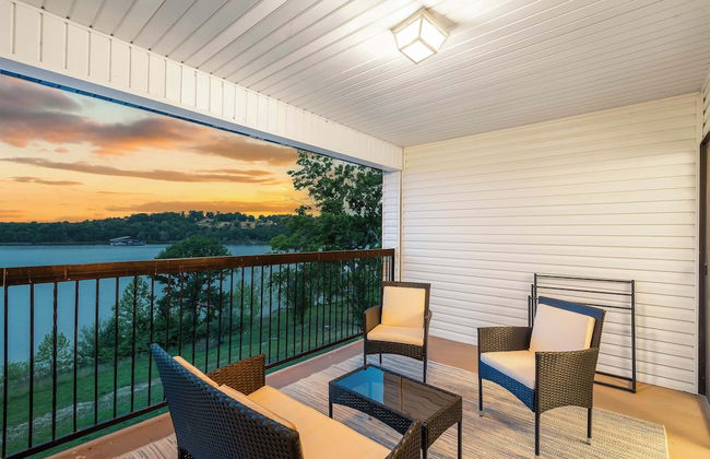 Lakefront Oasis Amazing Views! - Photo 34