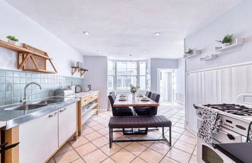 The Stylish Gem of Bath - Sleeps 10 - Photo 11