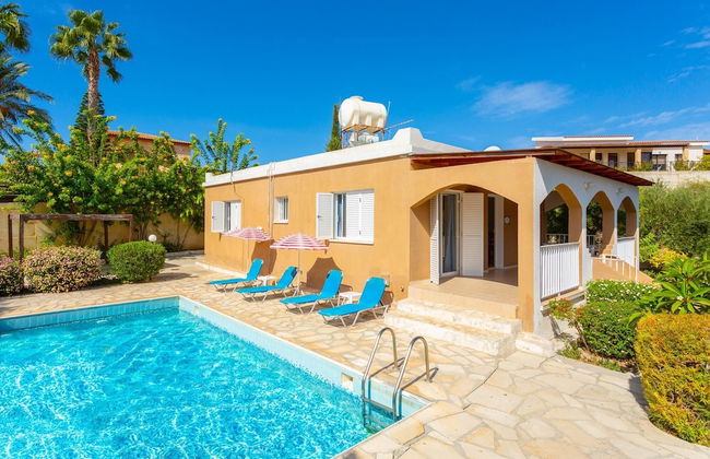 Villa Lela Pente Large Private Pool Walk to Beach A C Wifi Car Not Required Eco-friendly - 2167 - Foto 1