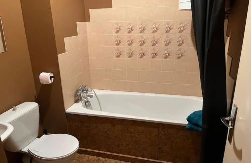 Grand studio proche commerces - Foto 3