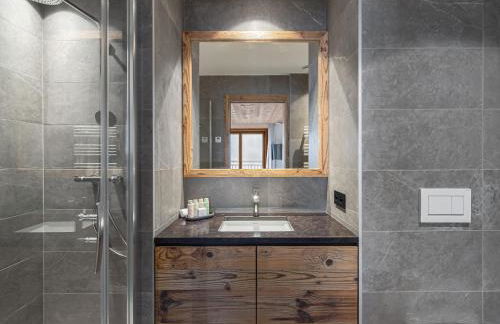 Chalet spacieux à Courchevel avec piscine et sauna - FR-1-568-27 - Foto 12