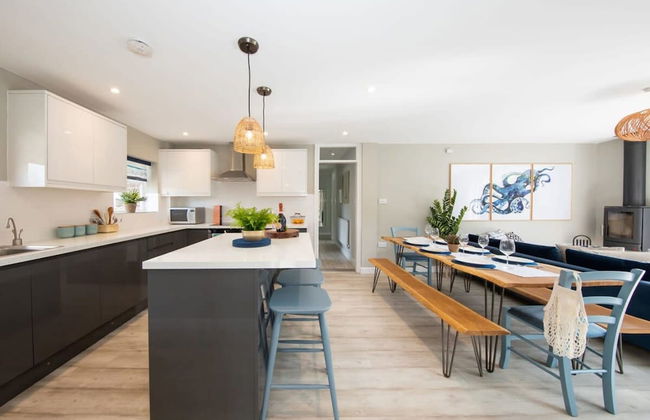 Bosham 3 BR Beach House With Garden Playhouse - Photo 47