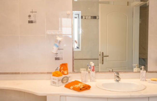 Bright & Spacious two-floor Family Garden Home - Foto 44