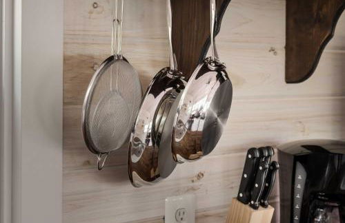 Tiny Cabin w Fire Pit Game Room and Dog Friendly - Foto 34